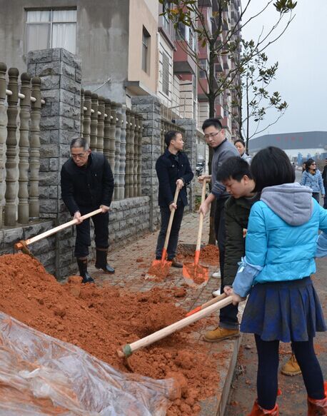 新蘆淞集團(tuán)組織開(kāi)展義務(wù)植樹(shù)活動(dòng)